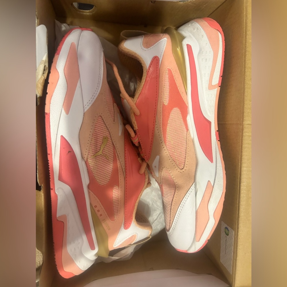 Pink pumas